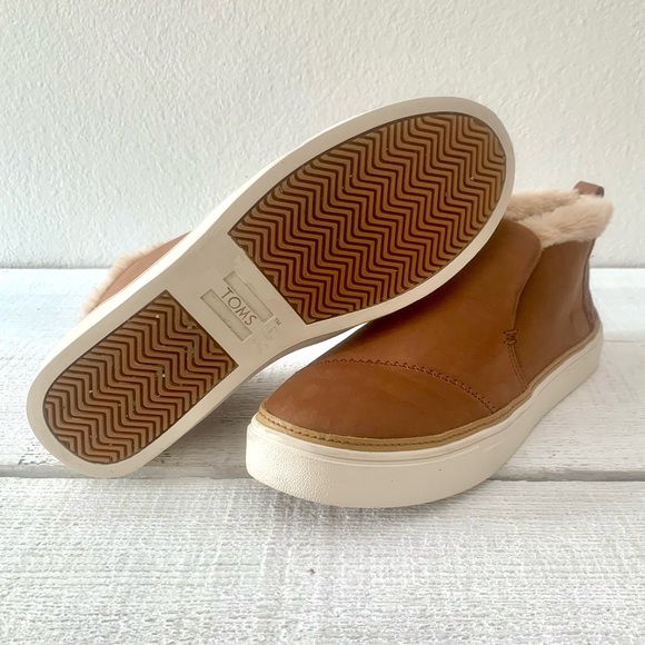 Tom’s Paxton Suede Chukka Shoes - Picture 3 of 6